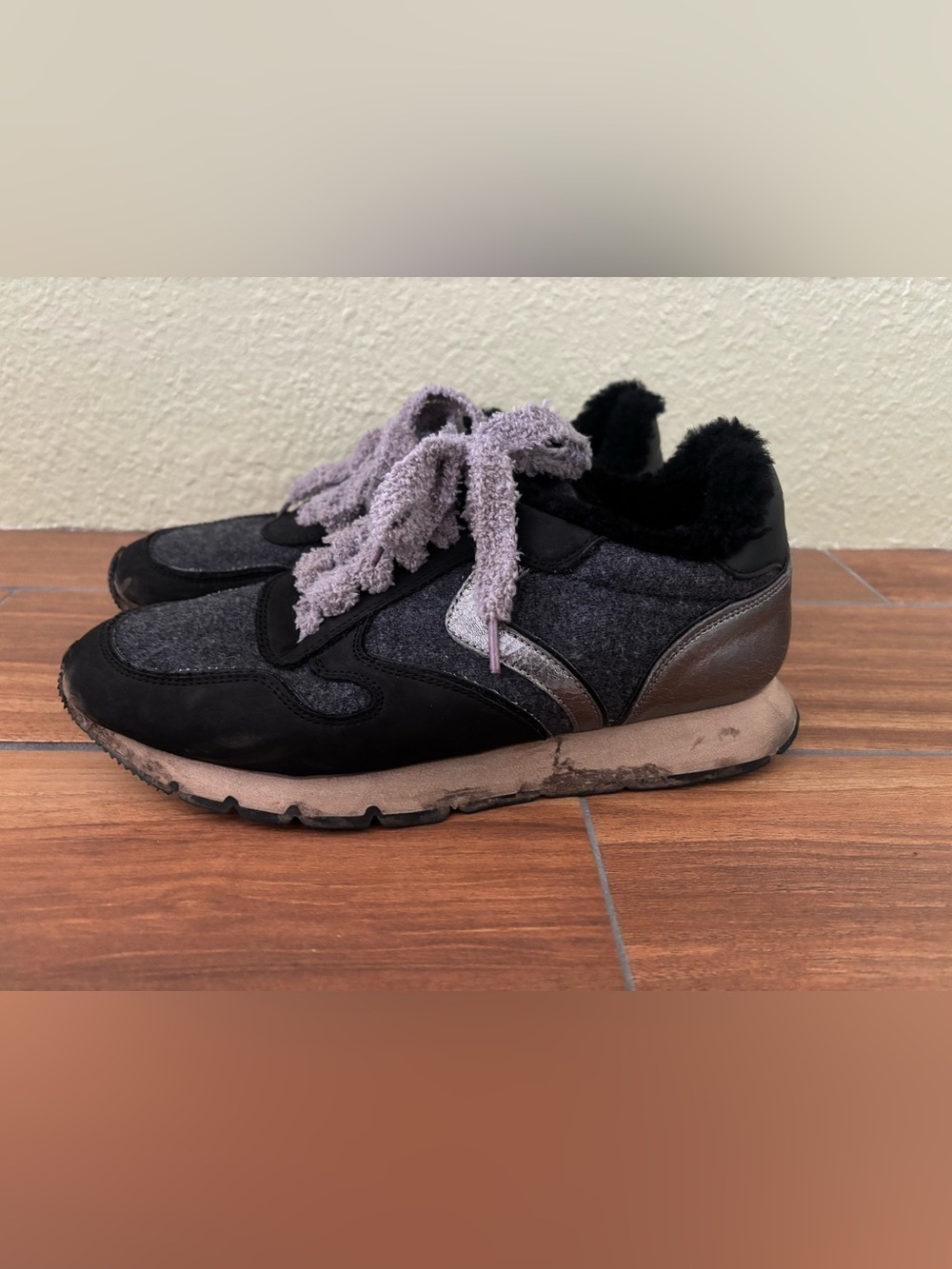 Voile Blanche Julia Genuine Shearling Sneakers in Gray & Black SizeEU42 Or US 11
